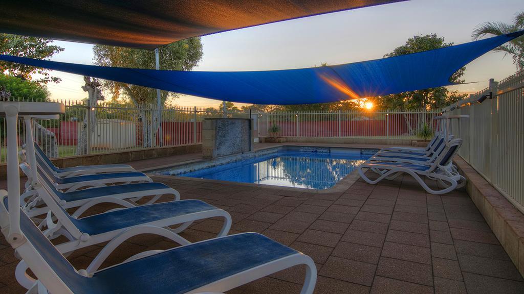 Halls Creek Motel Exterior photo