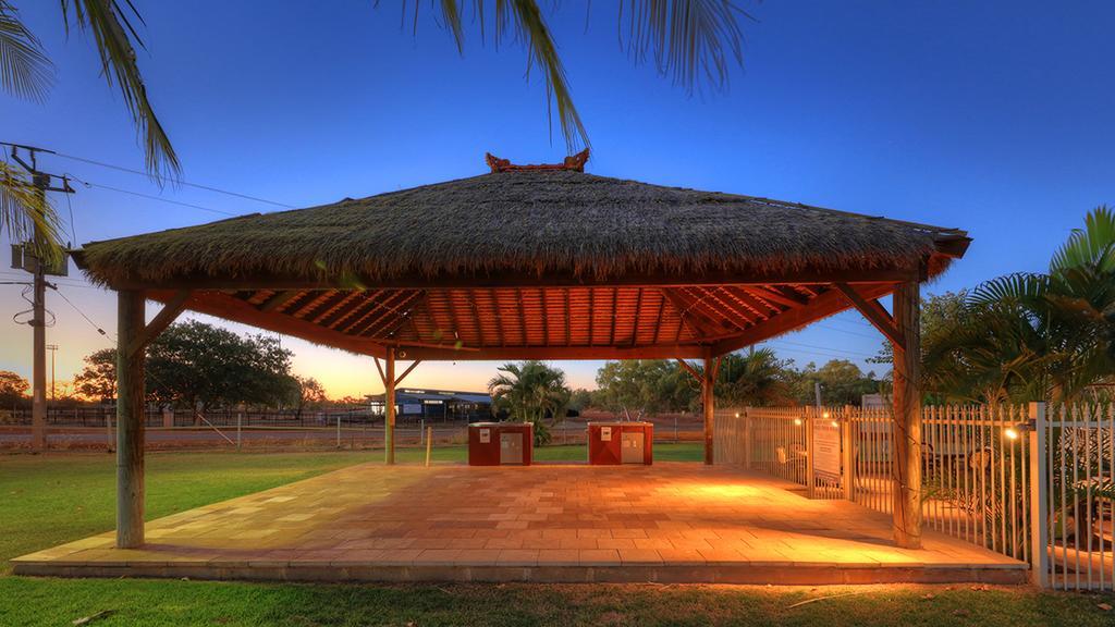 Halls Creek Motel Exterior photo