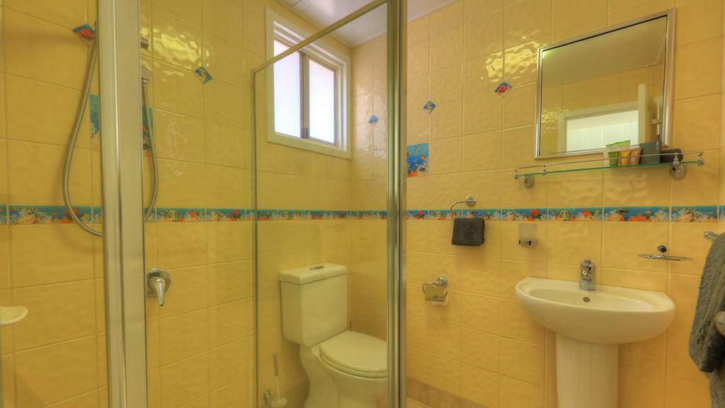 Halls Creek Motel Room photo