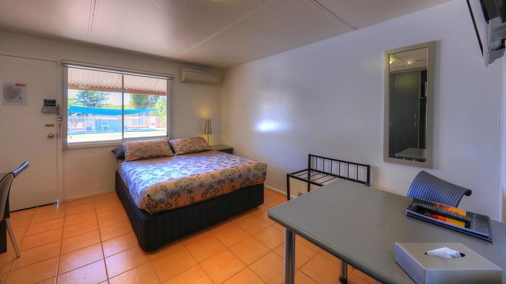 Halls Creek Motel Room photo