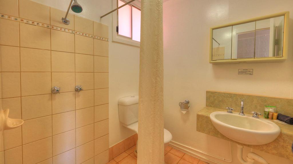 Halls Creek Motel Room photo