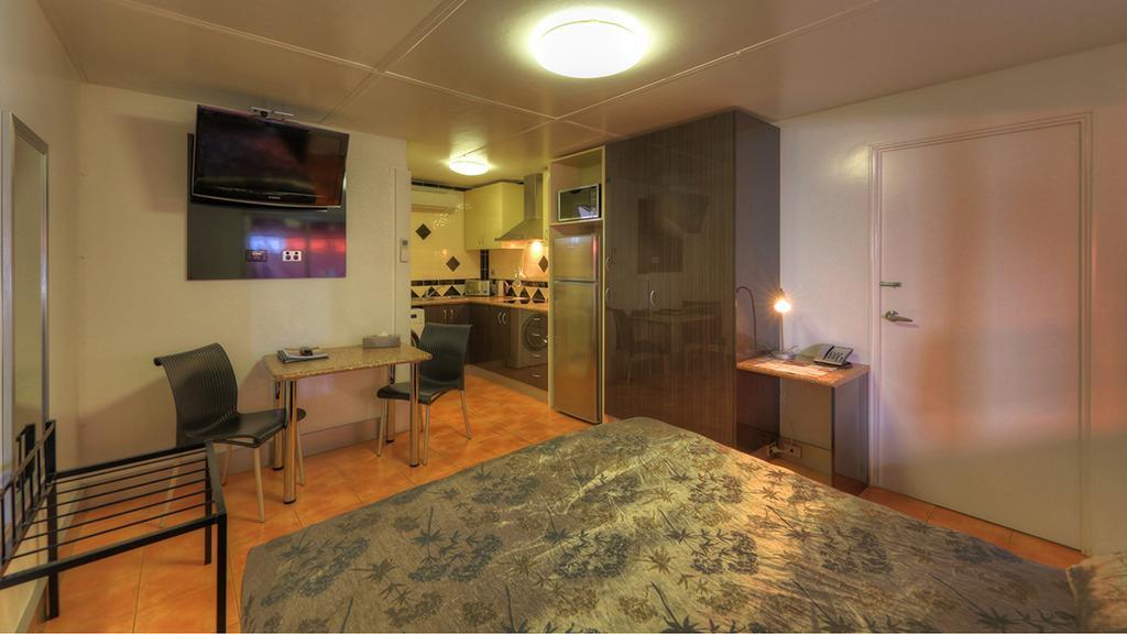 Halls Creek Motel Room photo