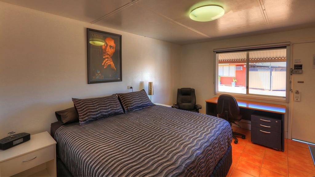 Halls Creek Motel Room photo