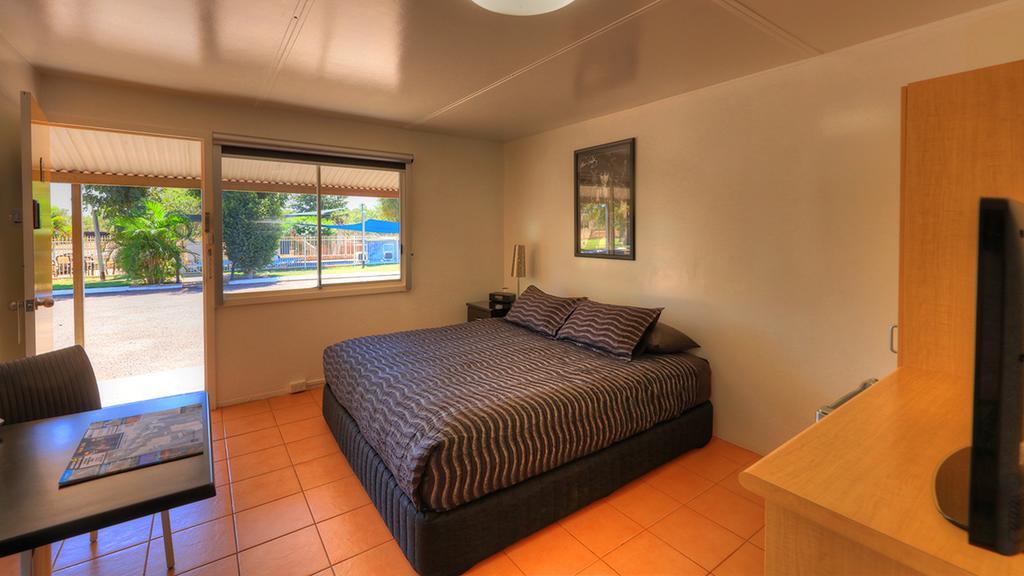 Halls Creek Motel Room photo