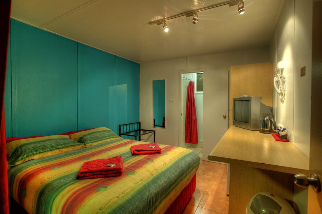 Halls Creek Motel Exterior photo